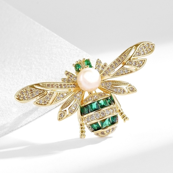 VQ Bee Brooch - Picture 2 of 6